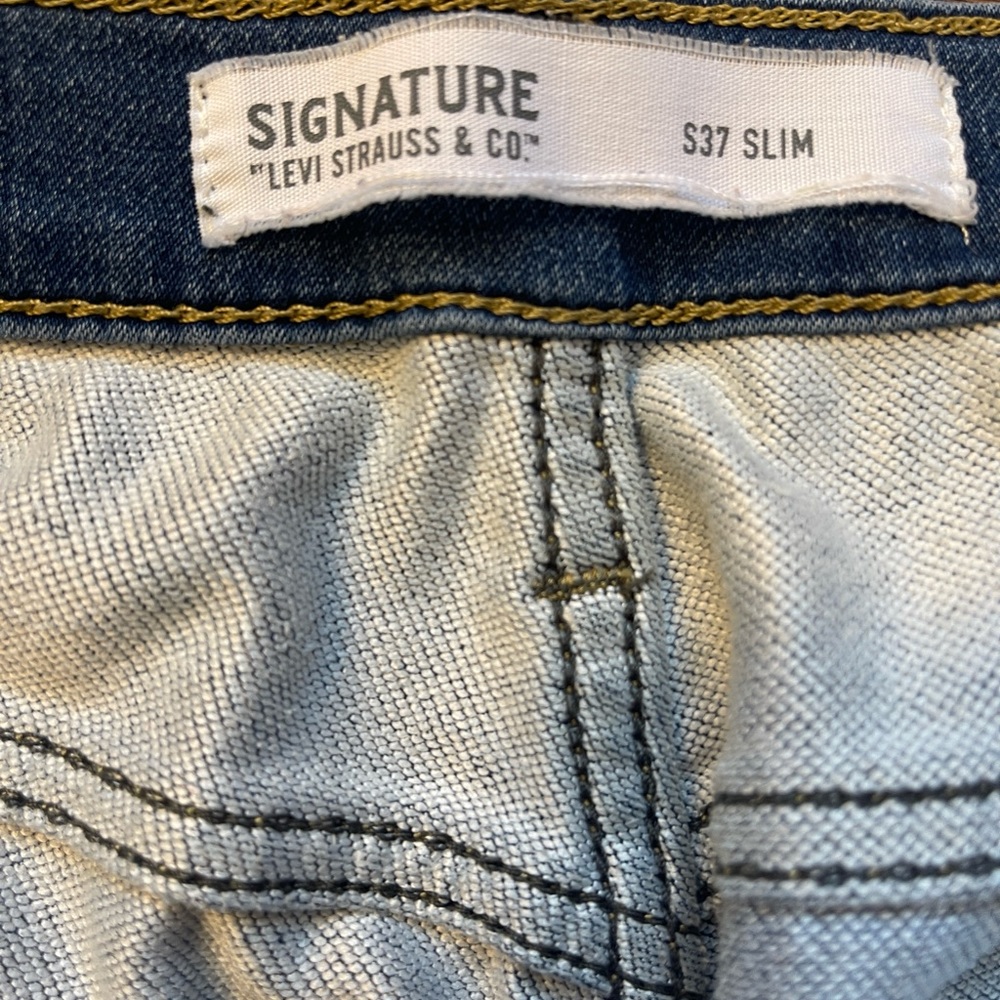 Signature Men’s Levi Strauss & Co. Distressed Denim Faded Light Wash Jeans 34x32 - Picture 4 of 16